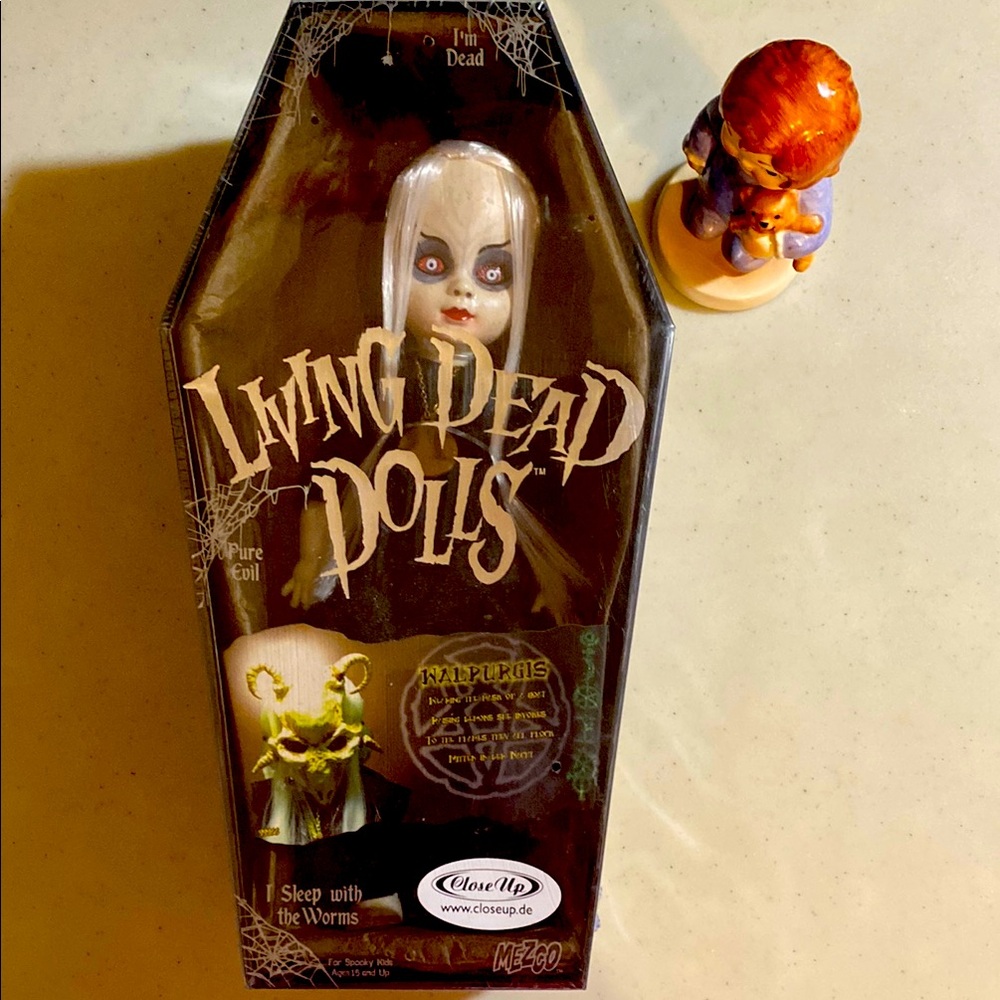 Living Dead Dolls Walpurgis Close Up German Exclusive